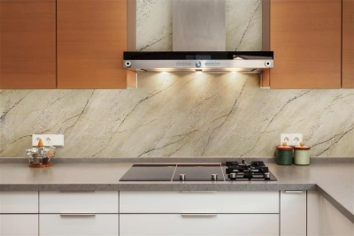 Кухонный фартук из декоративной штукатурки в стиле натурального камня